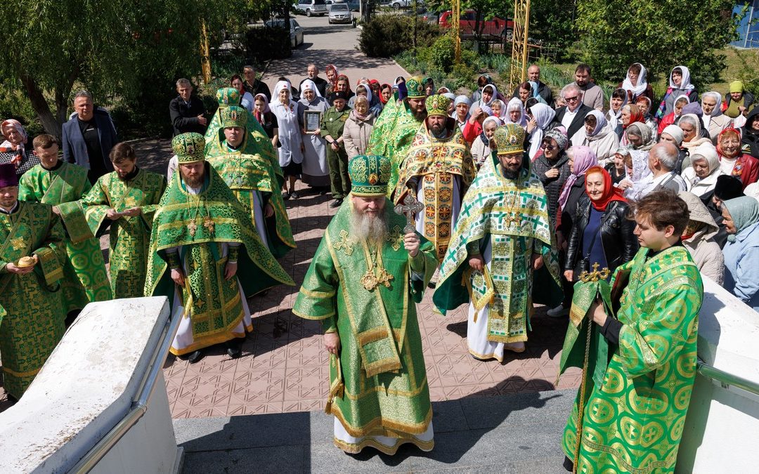 Луганск. Митрополит Пантелеимон с собором духовенства совершил празднование святой блаженной Матроне Московской