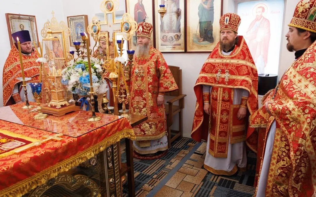 Горняцкий. Митрополит Пантелеимон совершил воскресное богослужение в храме иконы Божией Матери «Неупиваемая Чаша»