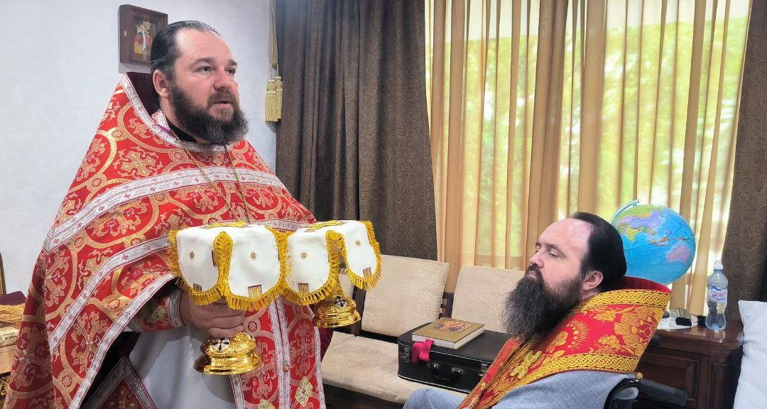 Архиепископ Павел причастился Святых Христовых Таин