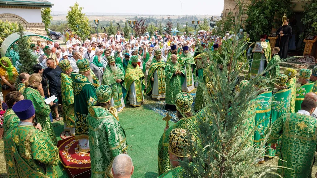 Алексеевка. Архипастыри совершили престольное празднование в храме Святого Духа