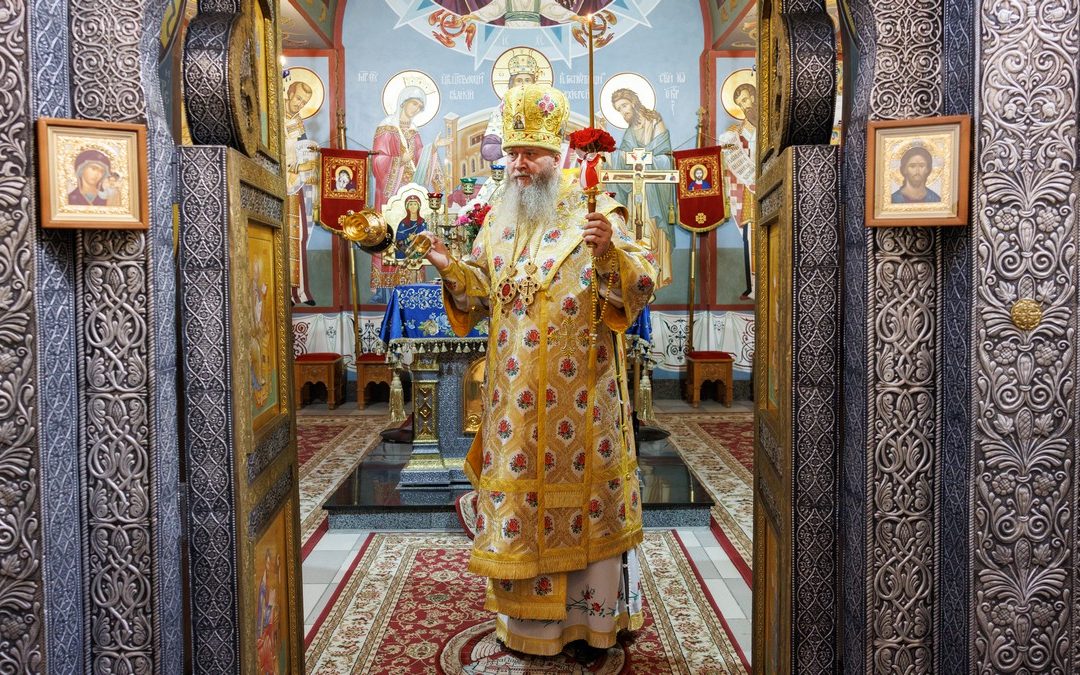 В канун праздника Всех святых, митрополит Пантелеимон совершил Всенощное бдение