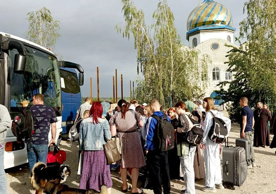 Группа ребят из Луганской Епархии отправилась в Православный молодежный центр «Спас»
