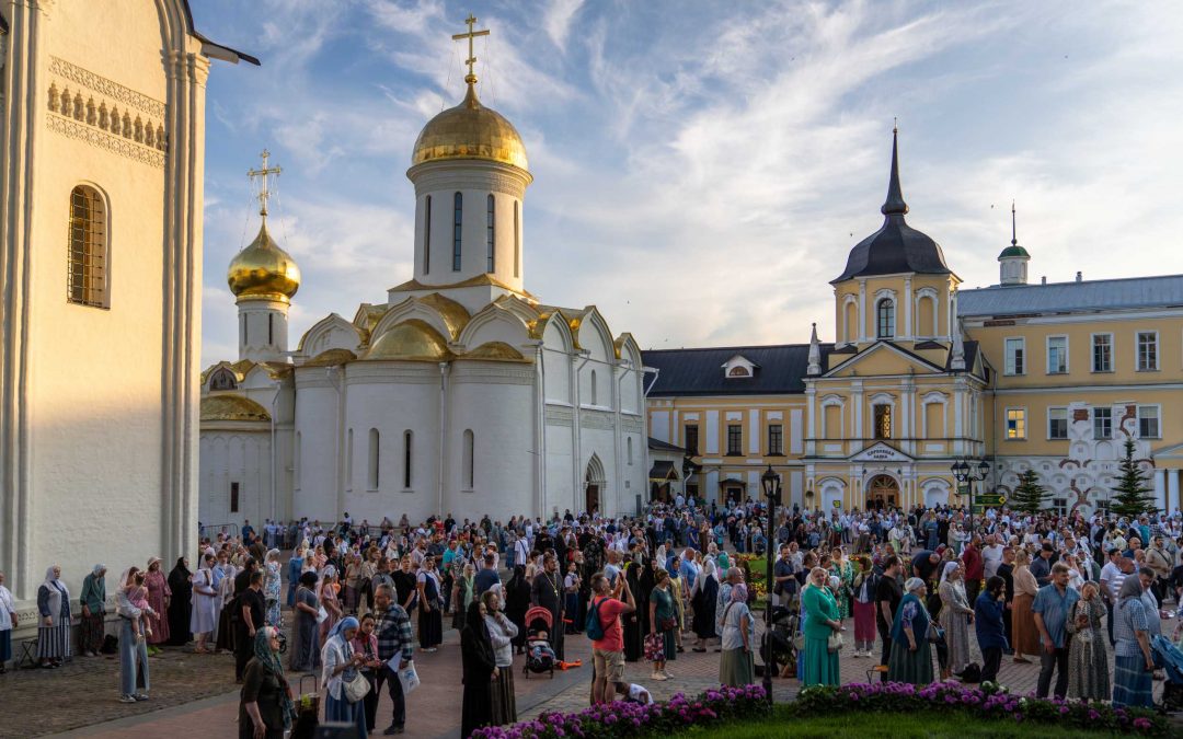 Митрополит Пантелеимон сослужил Святейшему Патриарху Кириллу за Всенощным бдением