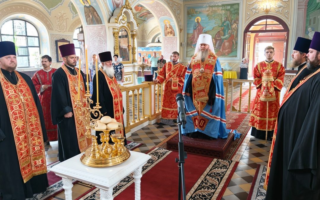 Митрополит Пантелеимон совершил Всенощное бдение в кафедральном соборе