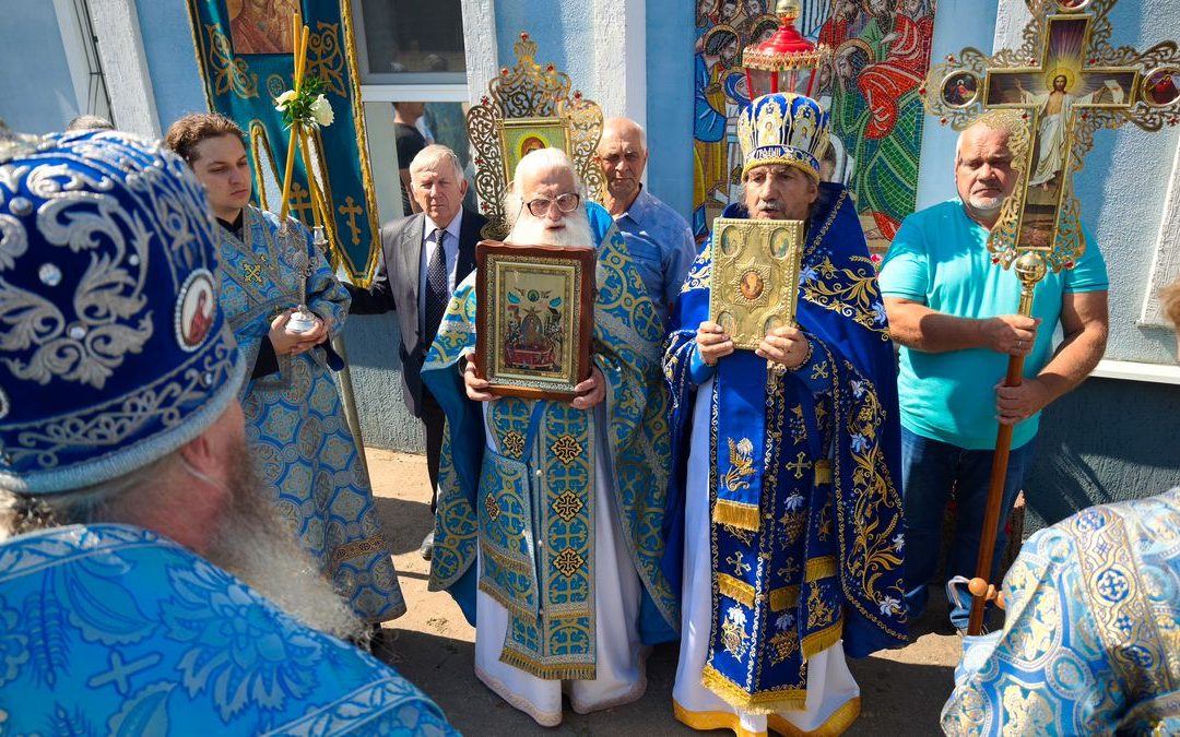 Марковка. Митрополит Пантелеимон возглавил престольный праздник храма Успения Пресвятой Богородицы