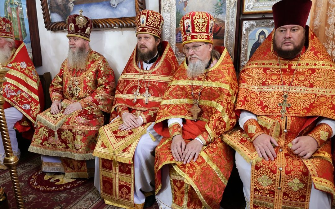 Митрополит Пантелеимон поздравил благочинного Перевальского округа с Днём рождения и Днём ангела