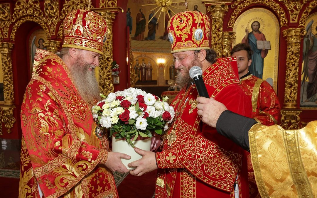Митрополит Пантелеимон молитвенно встретил день своего тезоименитства