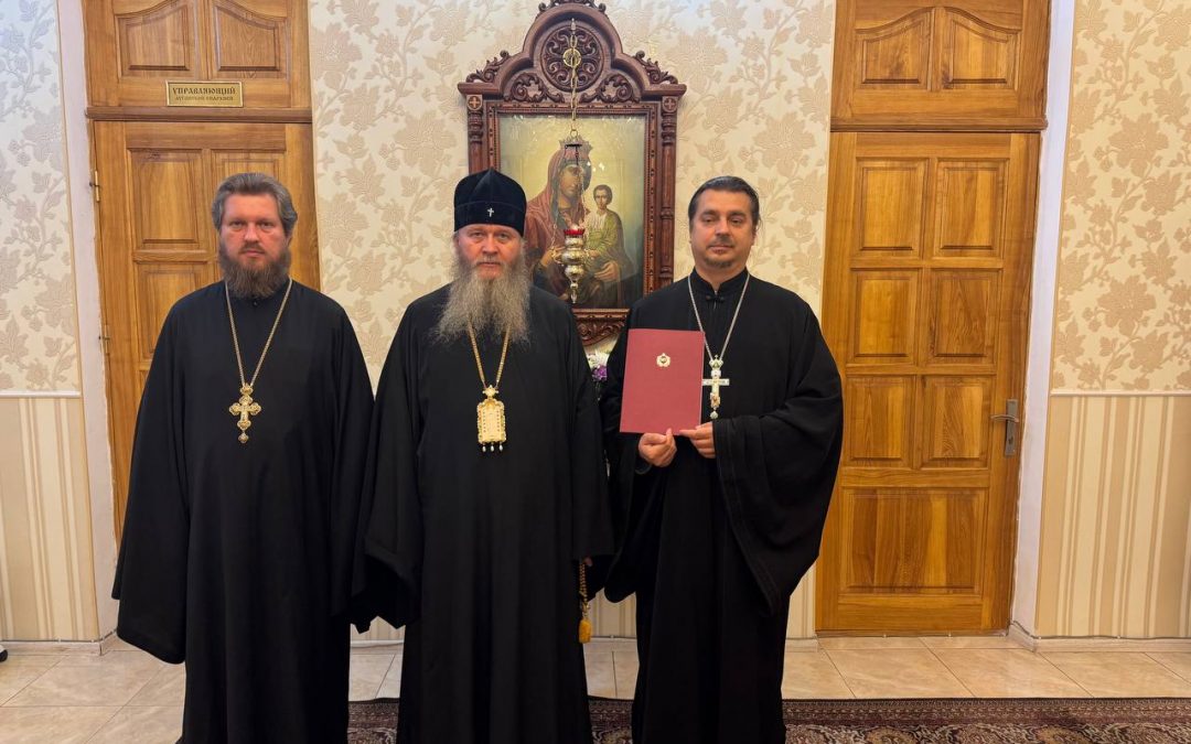 Митрополит Пантелеимон вручил Указ Епархиальному древлехранителю