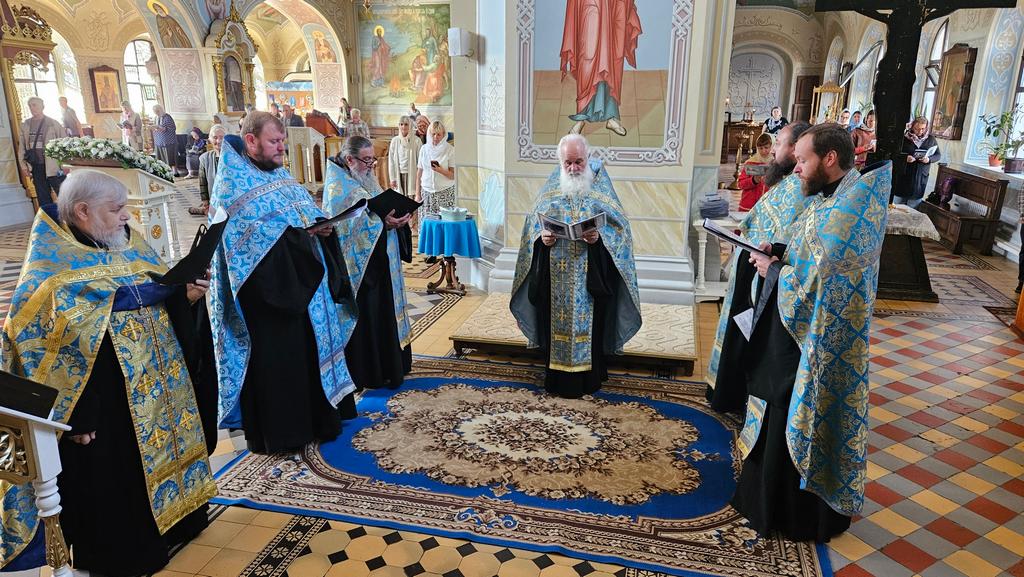 Луганск. Молебен с акафистом у Луганской иконы Божией Матери