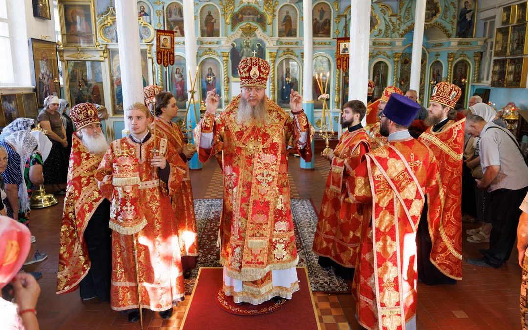 Митрополит Пантелеимон совершил Всенощное бдение в Усекновенском храме