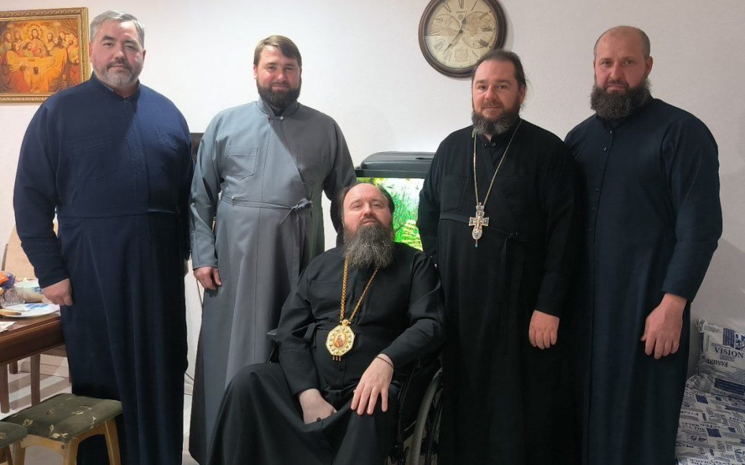 Священнослужители посетили архиепископа Павла