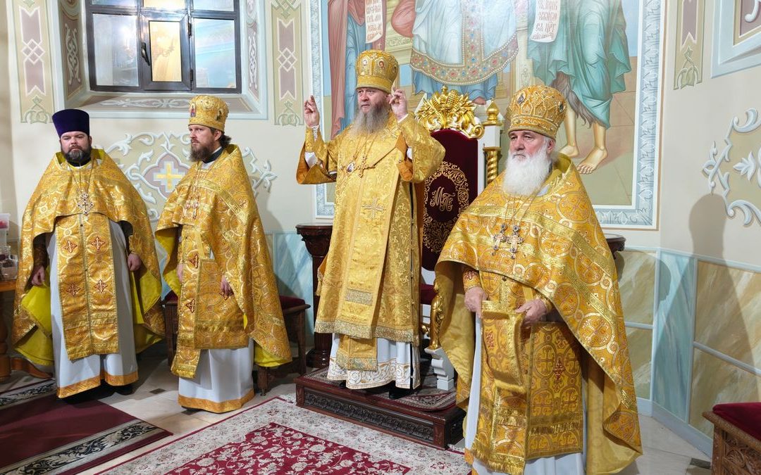 Митрополит Пантелеимон совершил воскресное богослужение в кафедральном соборе