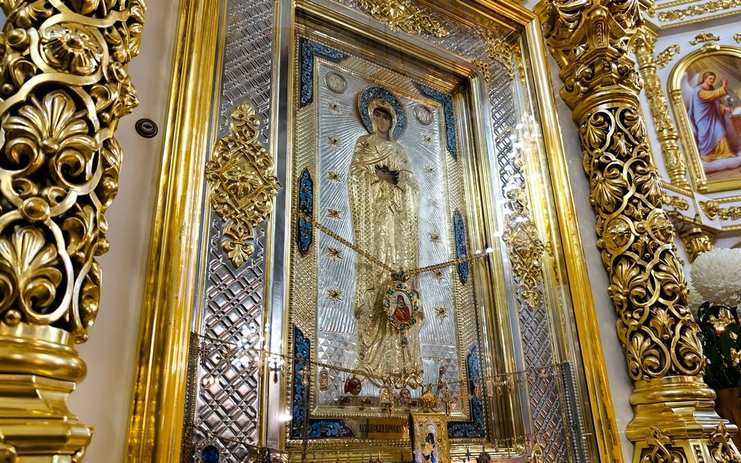 Митрополит Пантелеимон совершил молебен с акафистом у Луганской иконы Божией Матери