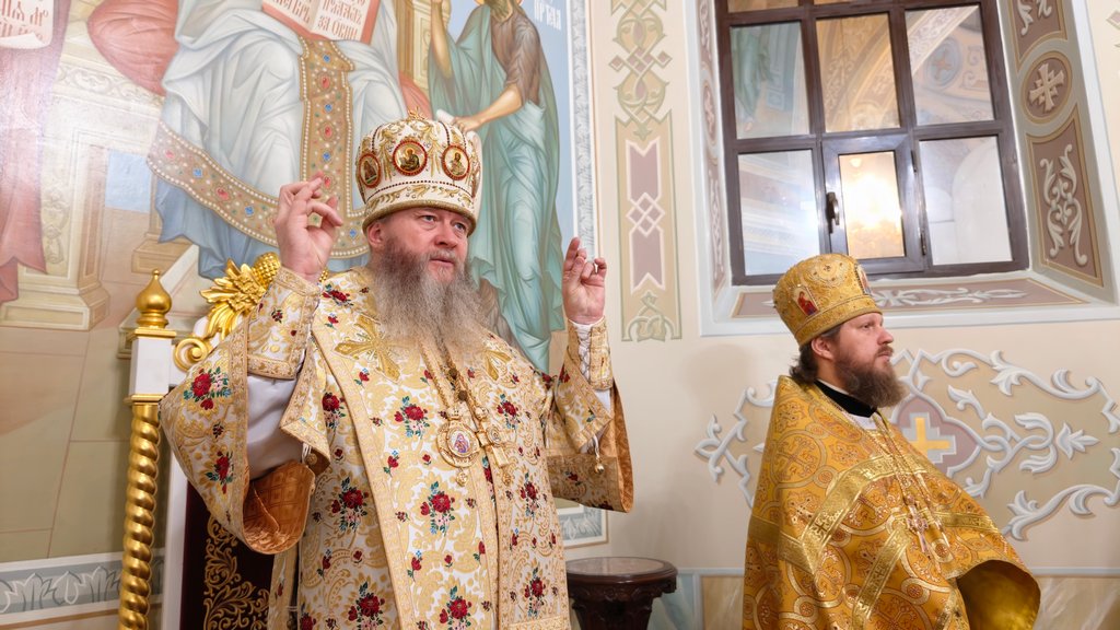 Митрополит Пантелеимон совершил воскресное богослужение в кафедральном соборе