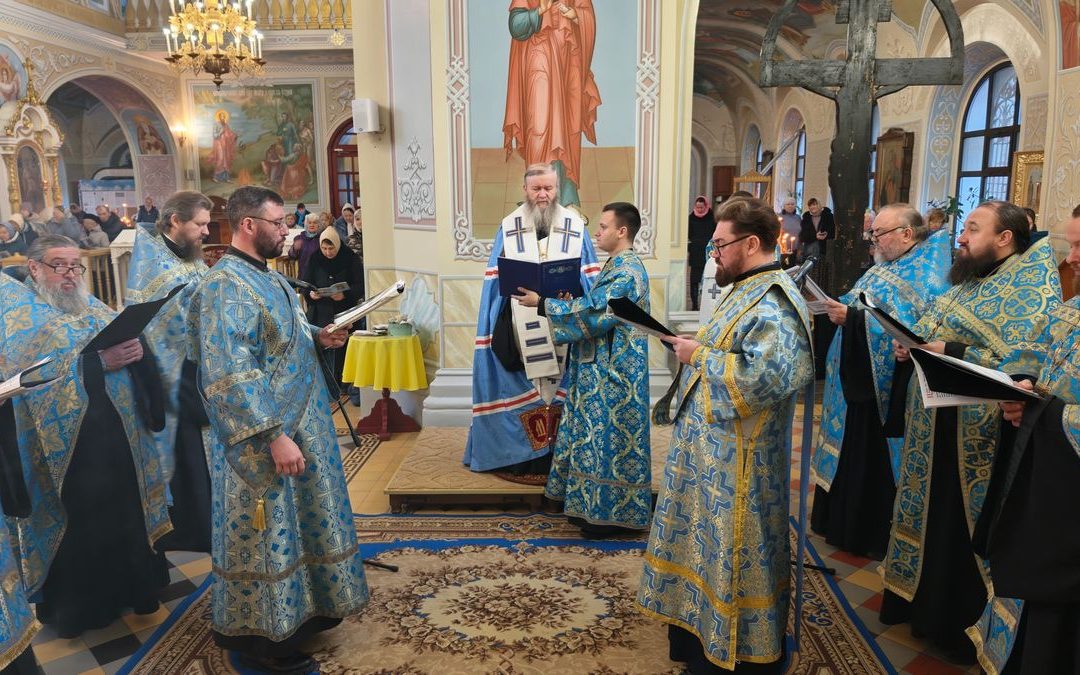 Митрополит Пантелеимон совершил молебное акафистное пение в кафедральном соборе