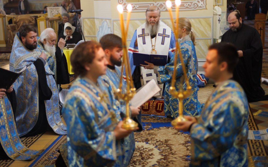 Митрополит Пантелеимон совершил молебен с акафистом у Луганской иконы Божией Матери