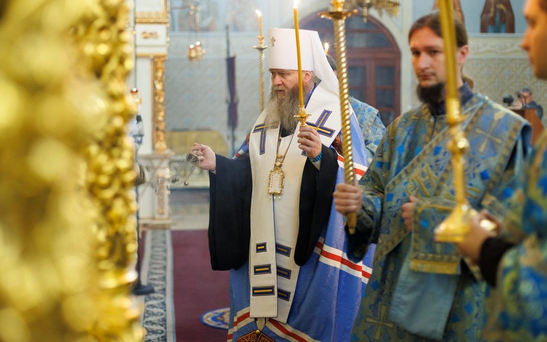 Митрополит Пантелеимон совершил молебен с акафистом у Луганской иконы Божией Матери