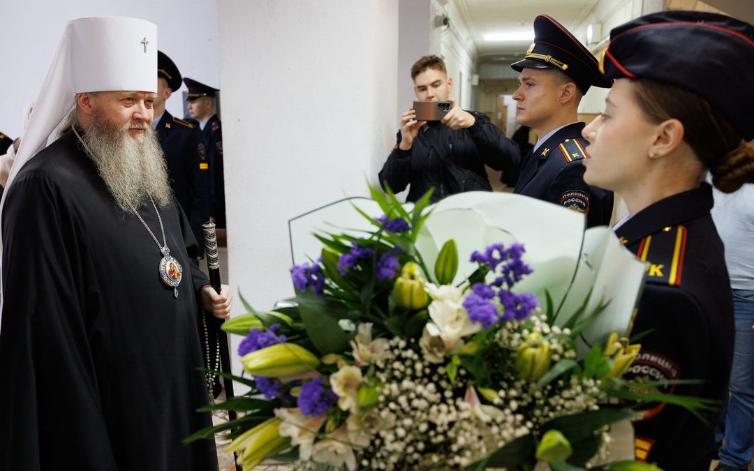 Митрополит Пантелеимон совершил Литургию в храме Архистратига Божия Михаила