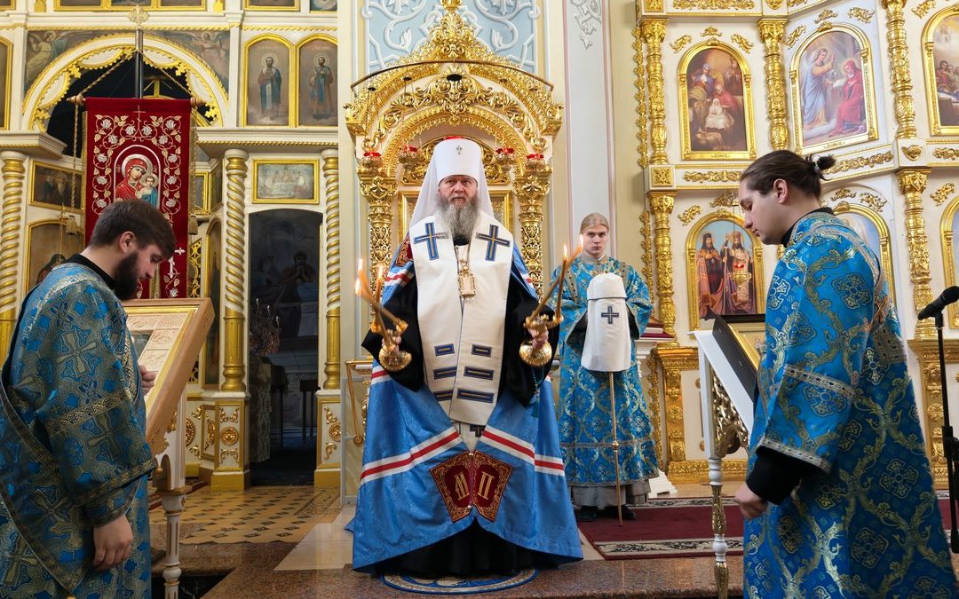 Митрополит Пантелеимон совершил молебен с акафистом у Луганской иконы Божией Матери