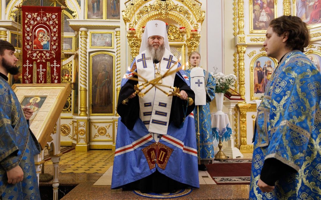 Митрополит Пантелеимон совершил молебен с акафистом у Луганской иконы Божией Матери