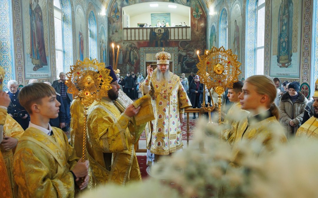 Митрополит Пантелеимон возглавил престольный праздник храма свт. Николая в Станице Луганской
