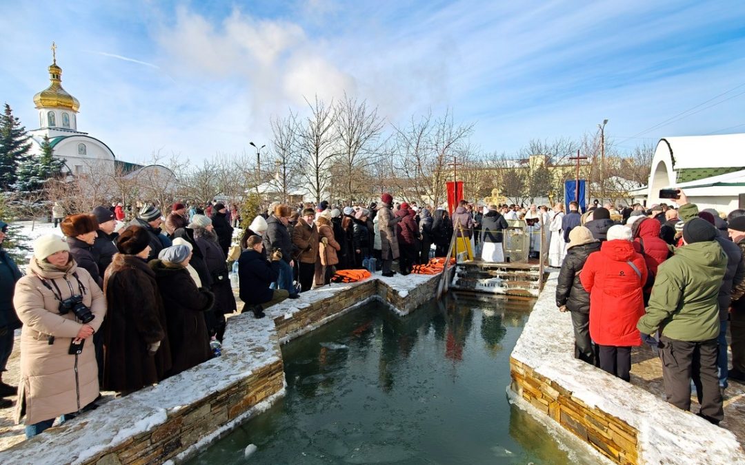 В праздник Богоявления митрополит Пантелеимон совершил Литургию и освятил Крещенскую купель