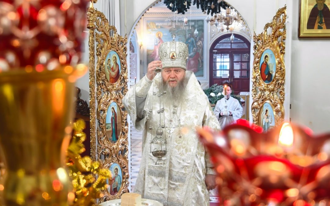 Митрополит Пантелеимон совершил Литургию в кафедральном соборе