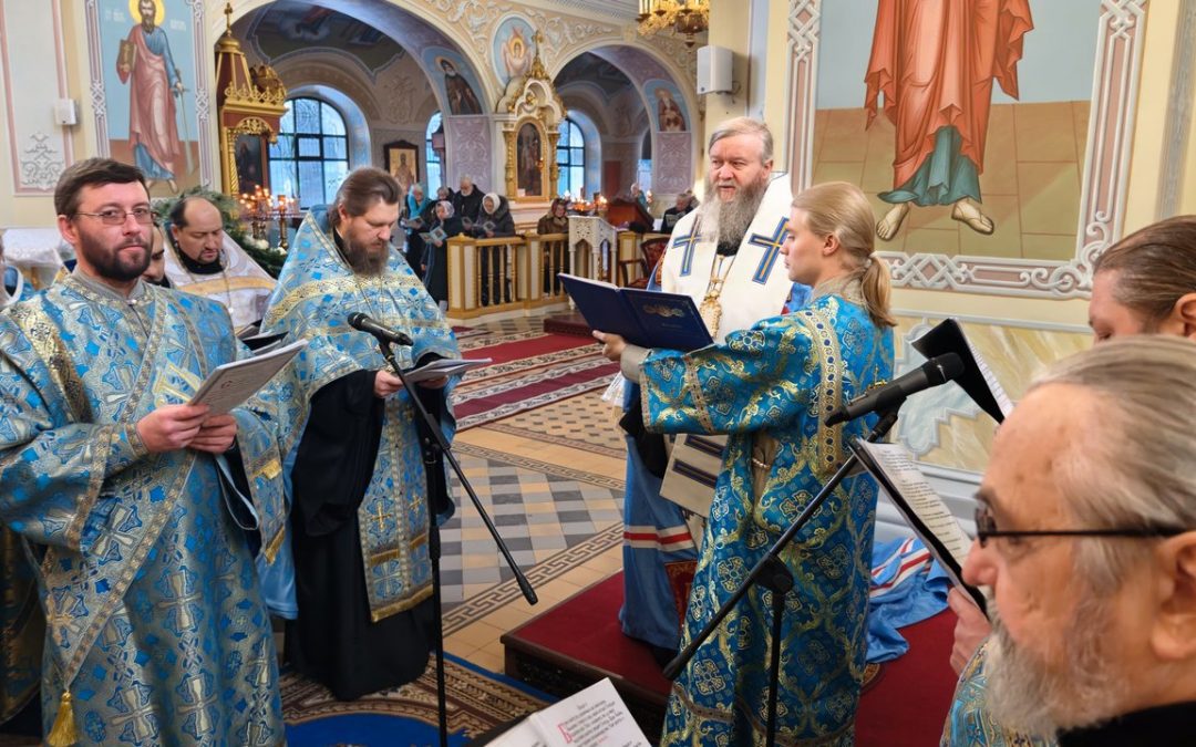 Архипастырь совершил молебен с акафистом у Луганской иконы Божией Матери