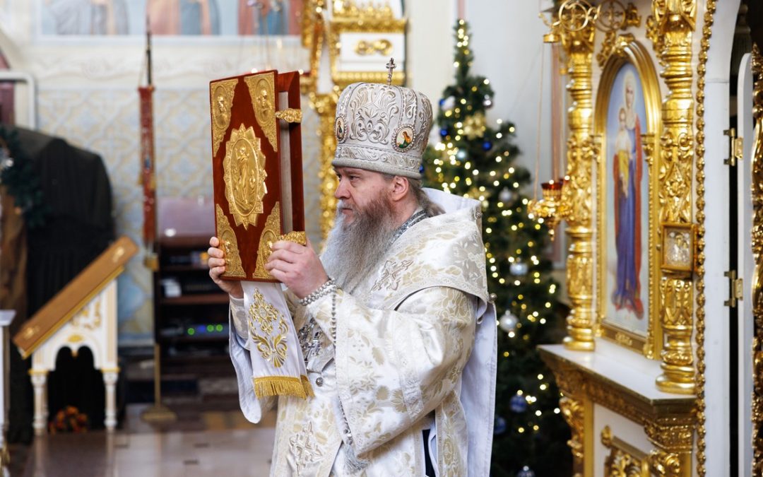 Митрополит Пантелеимон совершил Царские часы в Петро-Павловском кафедральном соборе