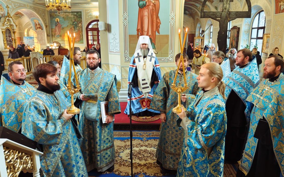 Митрополит Пантелеимон совершил молебное акафистное пение в кафедральном соборе