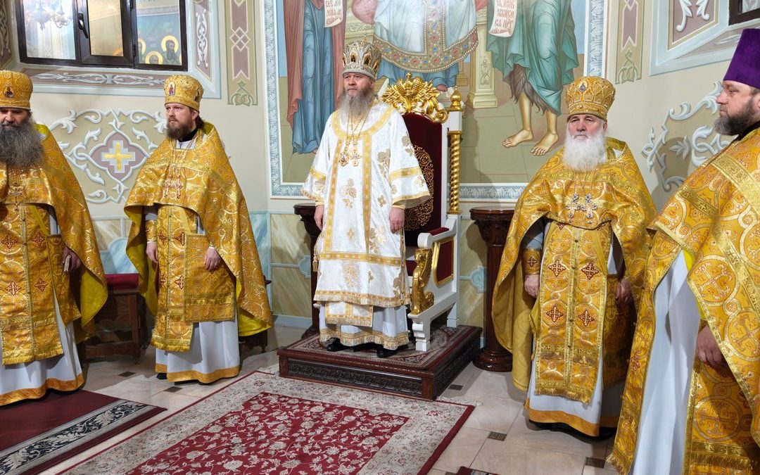 В день памяти трех святителей митрополит Пантелеимон совершил богослужение в кафедральном соборе