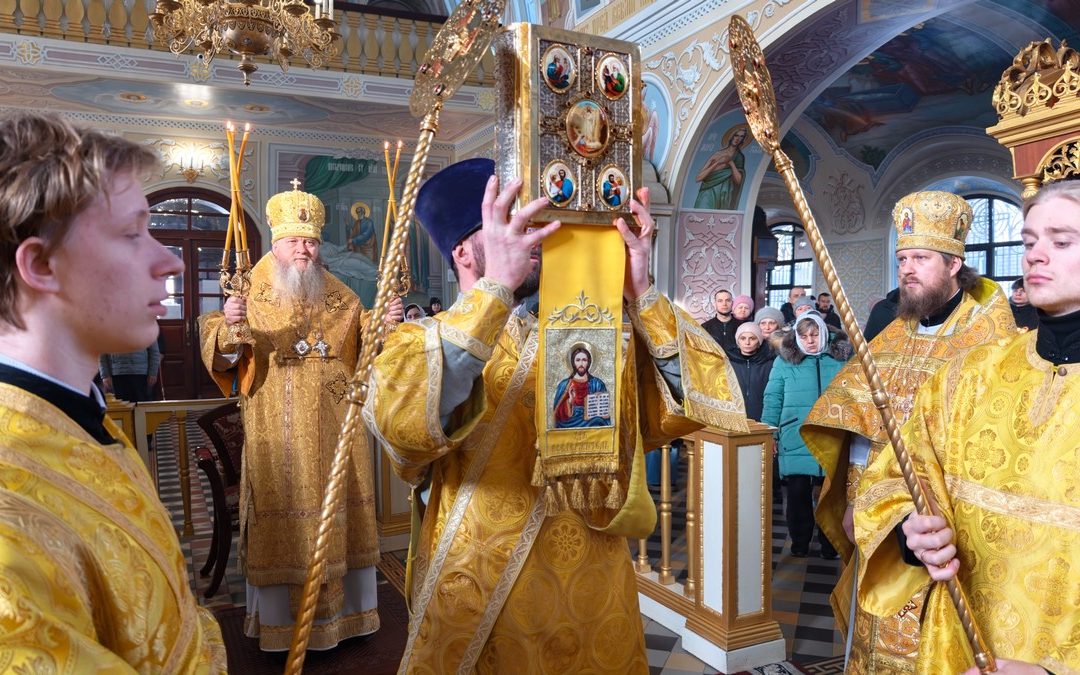 В Прощеное воскресенье митрополит Пантелеимон совершил богослужение в кафедральном соборе