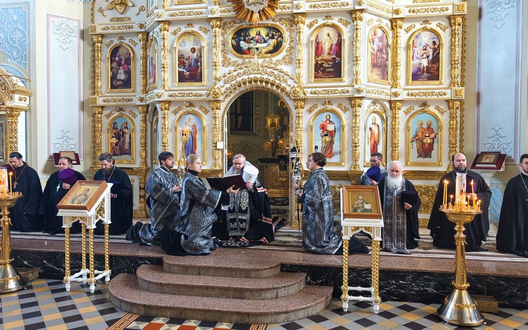 Митрополит Пантелеимон совершил Вечерню с чином прощения в кафедральном соборе