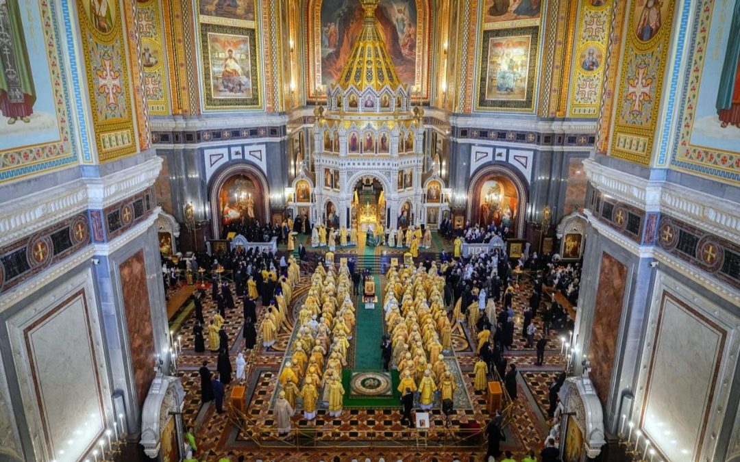 В семнадцатую годовщину интронизации Святейшего Патриарха Кирилла, митрополит Пантелеимон сослужил Его Святейшеству в Храме Христа Спасителя