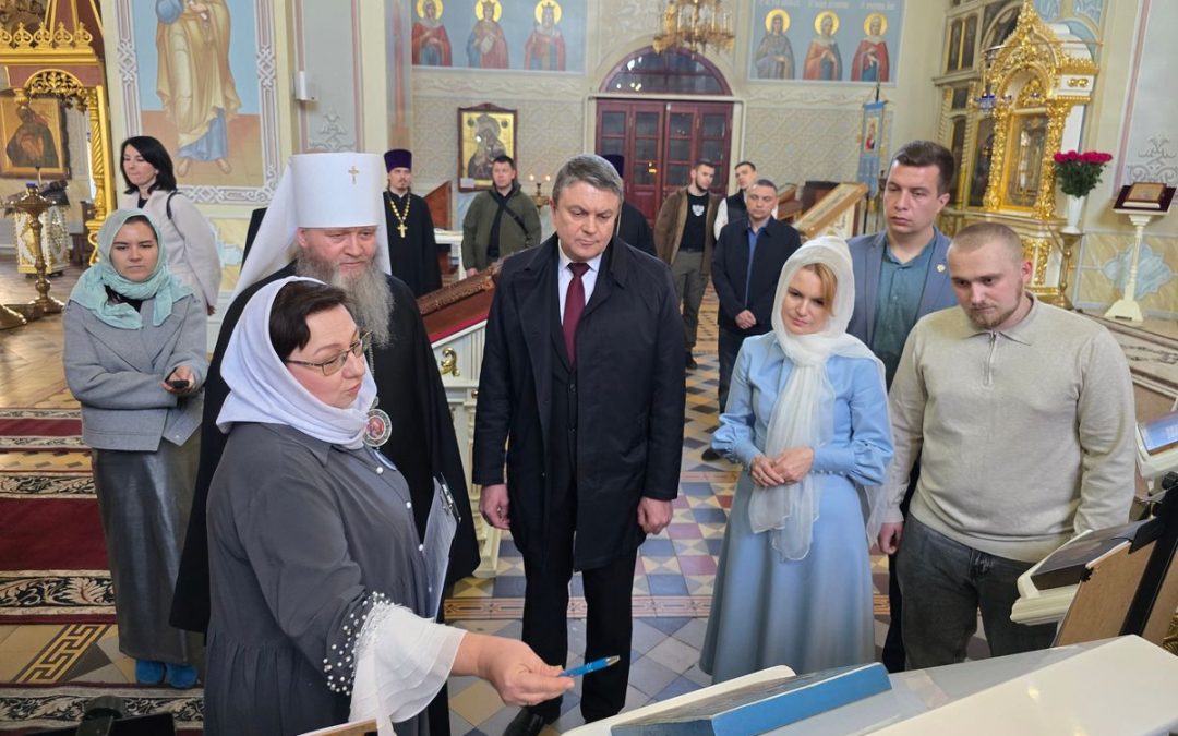 В Петро Павловском соборе были представлены отреставрированные аналойные иконы