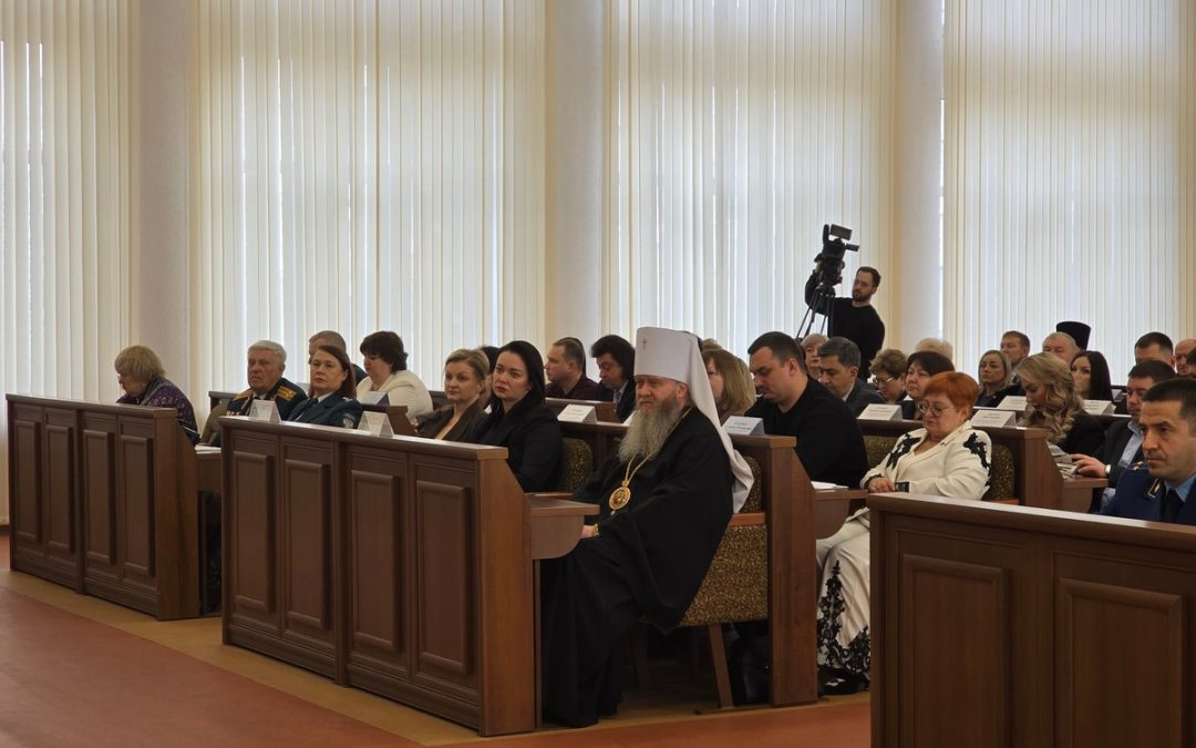 Митрополит Пантелеимон присутствовал на заседании Совета городского округа города Луганска