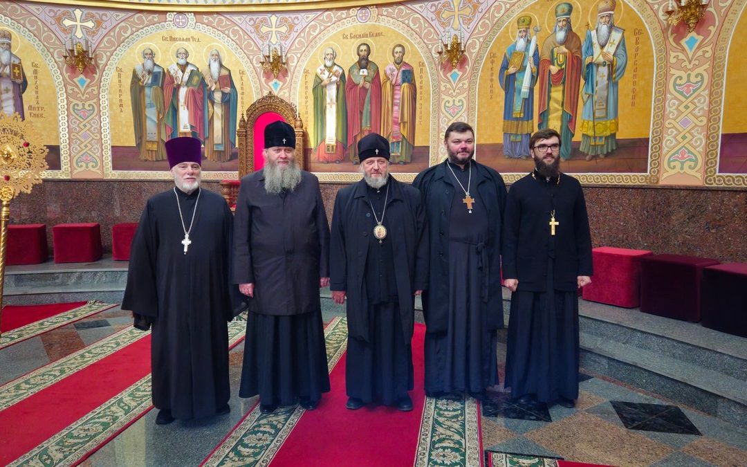 Начался братский визит в Луганскую Епархию митрополита Кемеровского Аристарха