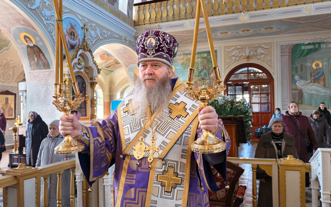 В субботу первой седмицы Великого поста митрополит Пантелеимон совершил Литургию в кафедральном соборе