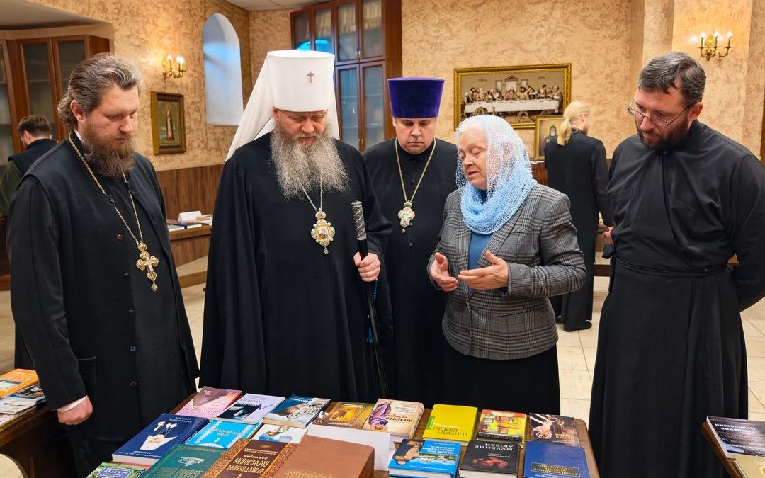 Митрополит Пантелеимон посетил выставку посвященную Дню православной книги