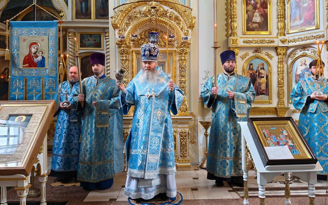 Митрополит Пантелеимон совершил Утреню праздника Похвалы Пресвятой Богородицы