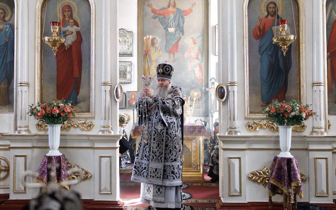 Митрополит Пантелеимон совершил Литургию Преждеосвященных Даров в Александровском благочинии