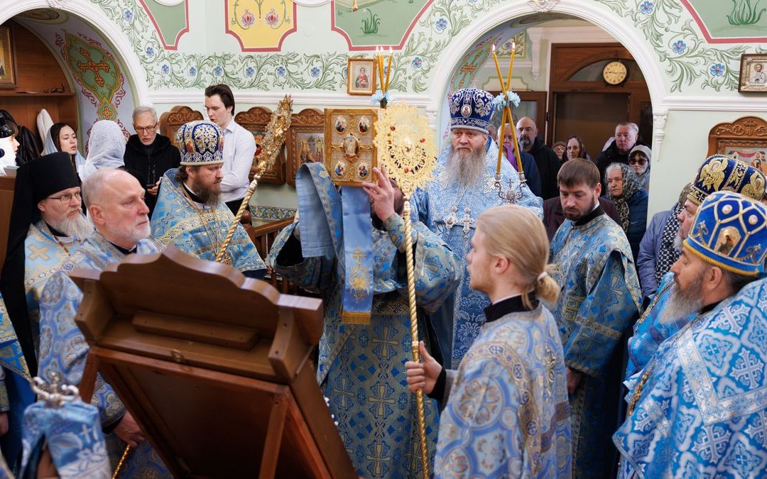 Митрополит Пантелеимон совершил богослужение в храме Святого Духа с. Алексеевка