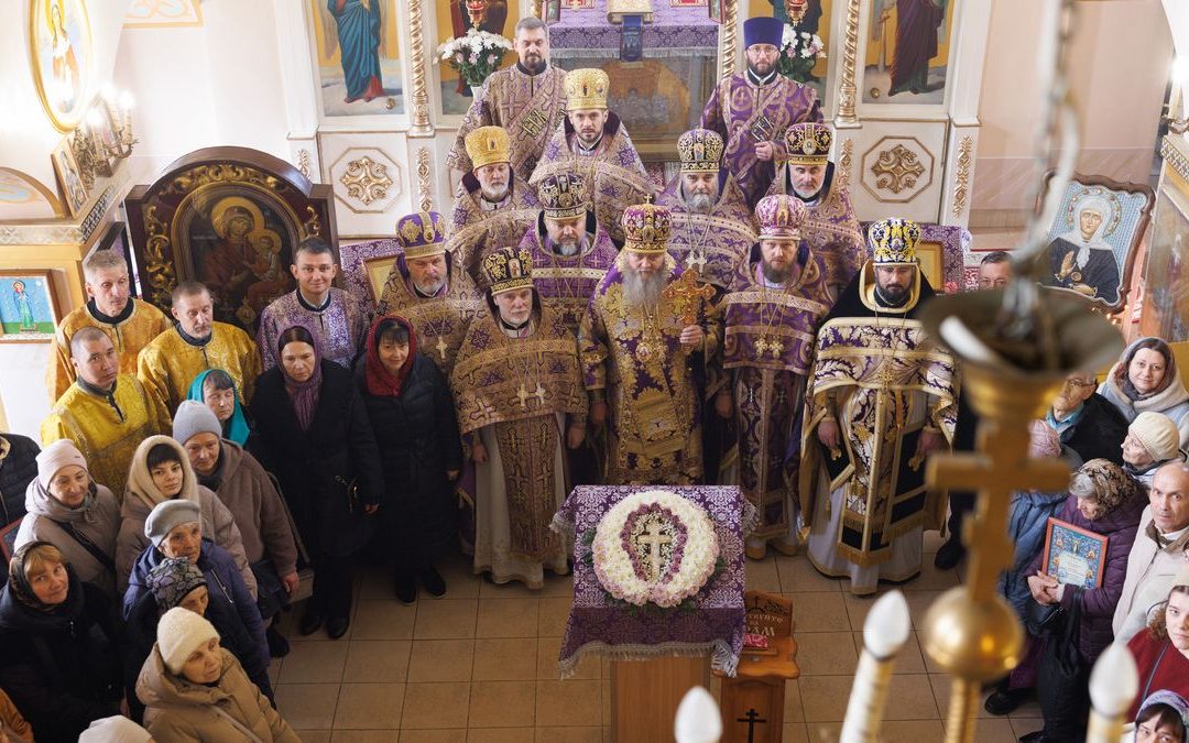 Митрополит Пантелеимон совершил богослужение Недели Крестопоклонной