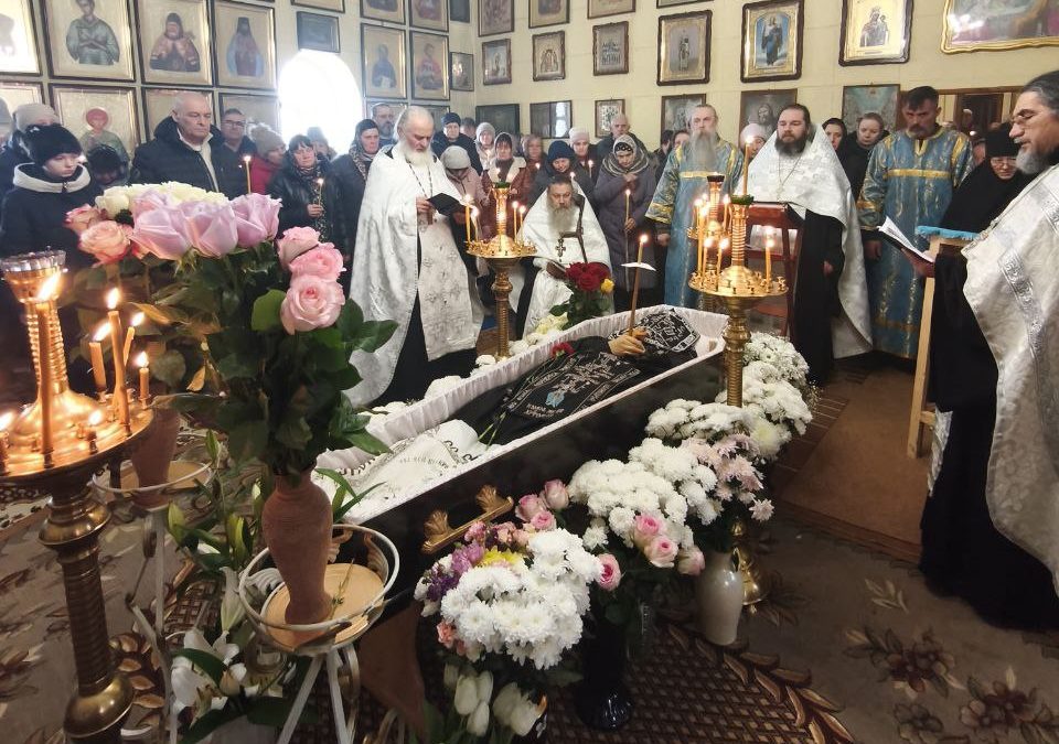 пгт Меловое. Состоялось отпевание схимонахини Матроны (Лазаревой)