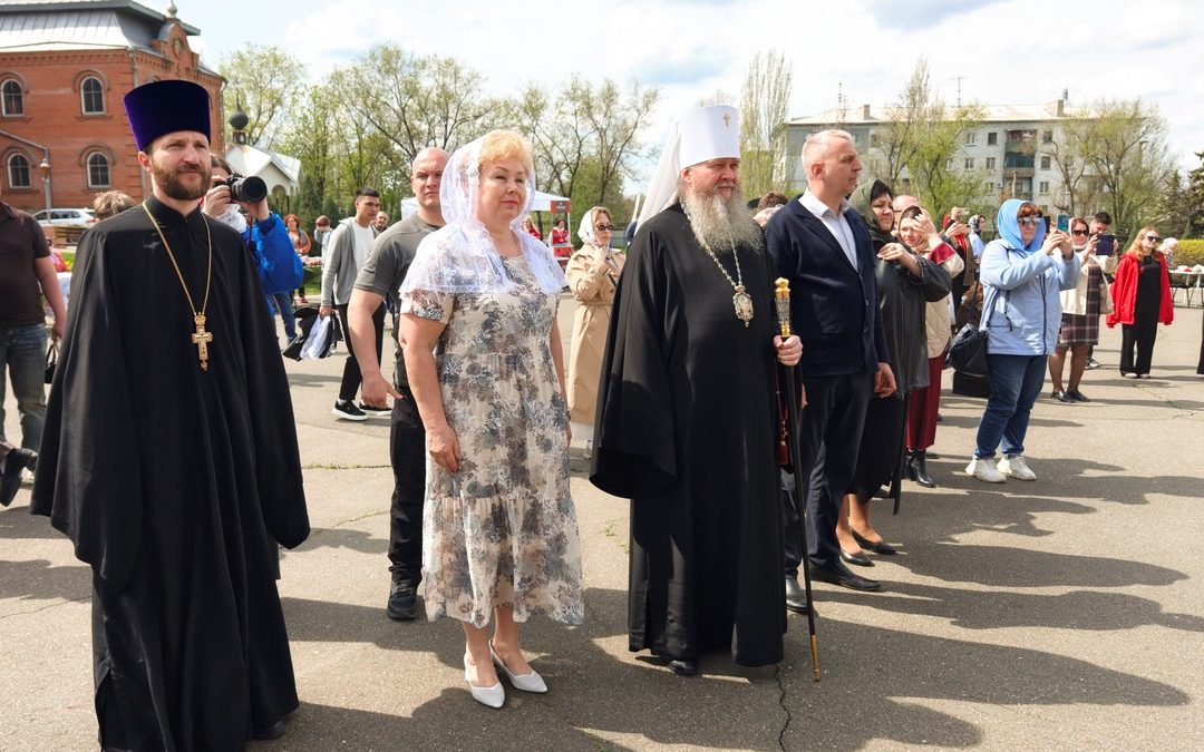 В рамках форума «Объединяй» на территории Владимирского собора состоялась концертная программа и ярмарка