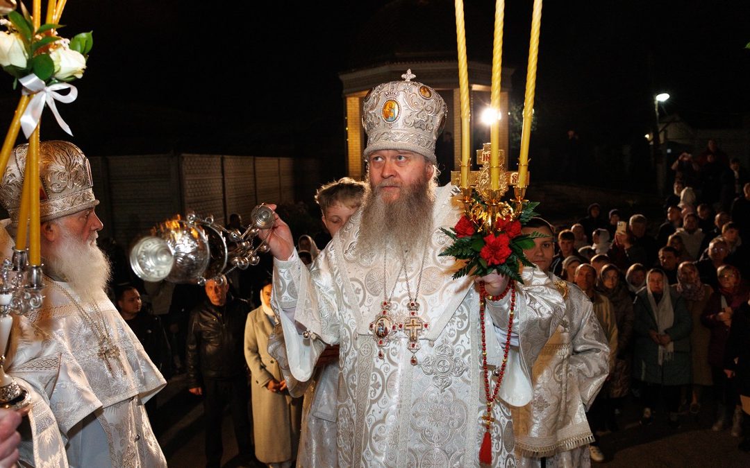 Митрополит Пантелеимон совершил Пасхальное богослужение в кафедральном соборе