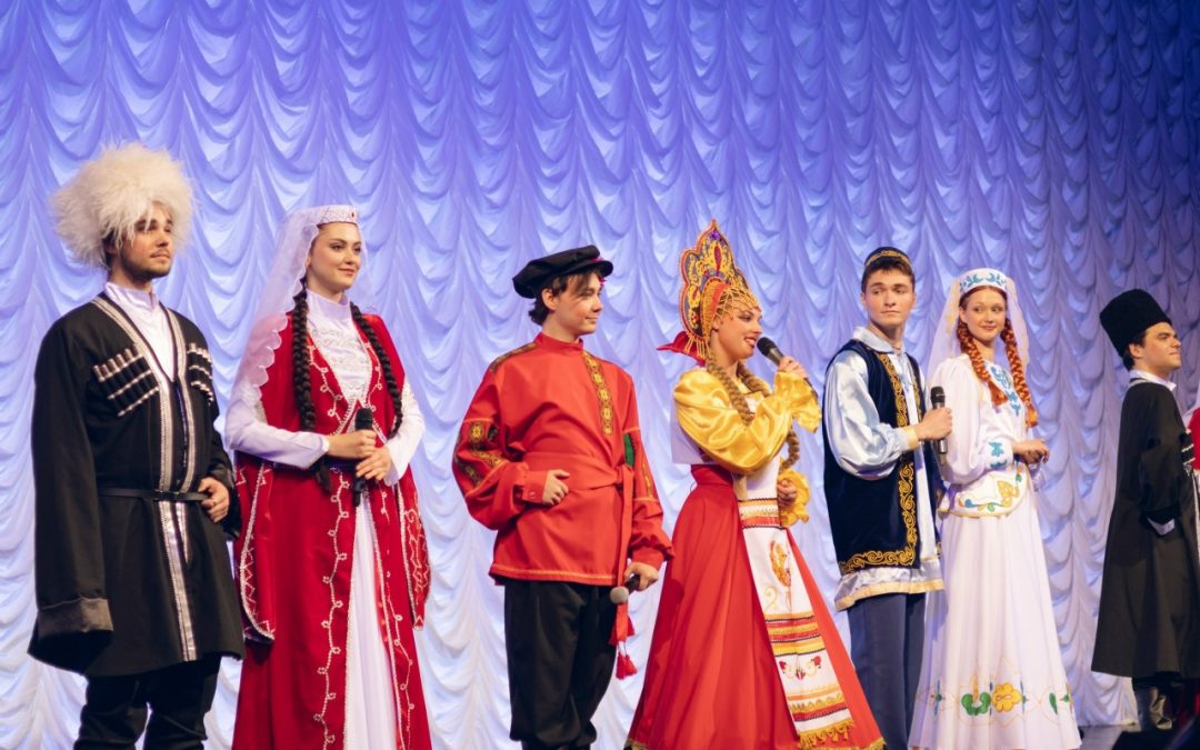 Митрополит Луганский Пантелеимон посетил концерт «Братских народов союз вековой»