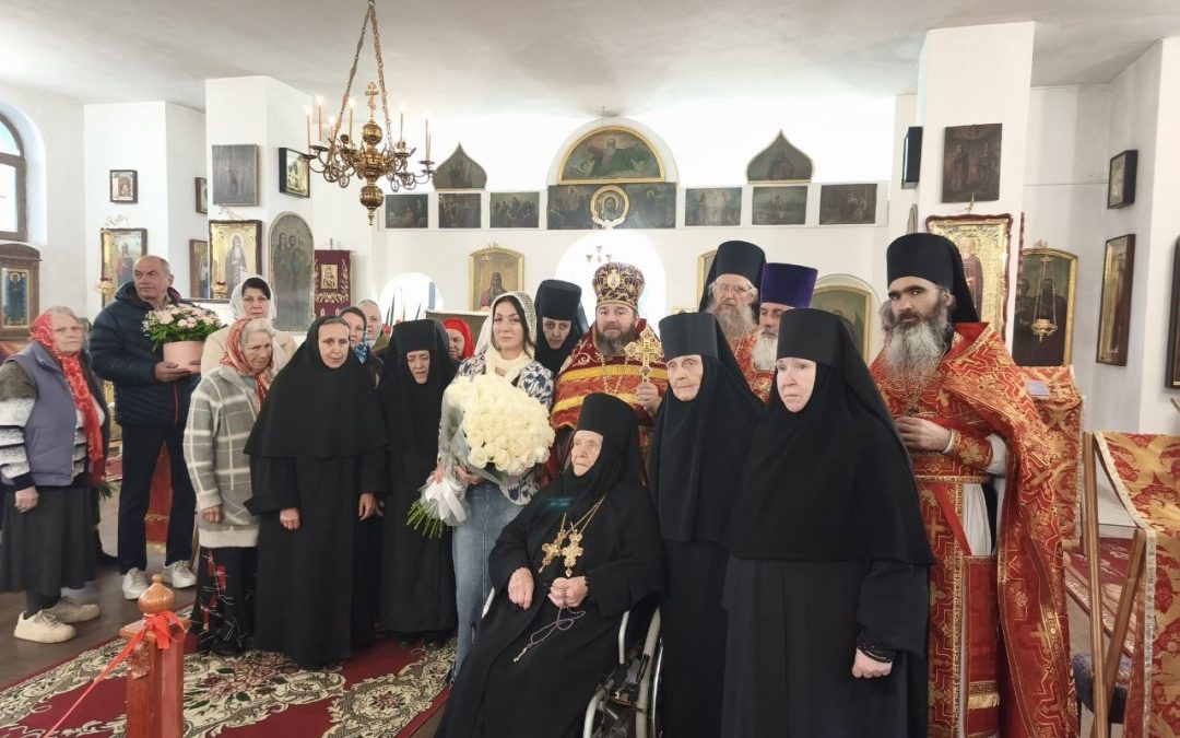 Игумения Рождество Богородичного женского монастыря молитвенно встретила свой 98-й День рождения