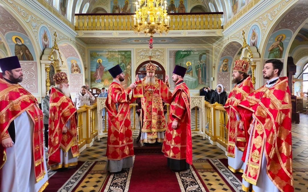 В день Преполовения Пятидесятницы митрополит Пантелеимон совершил богослужение в кафедральном соборе