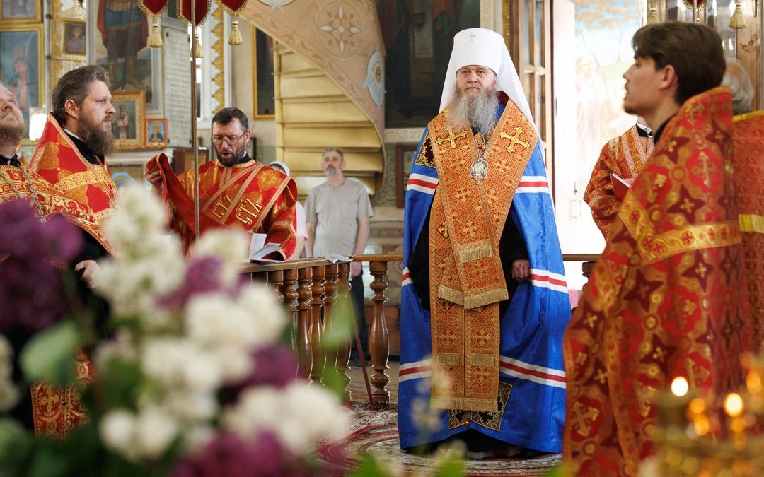Митрополит Пантелеимон совершил чтение акафиста Воскресению Христову в Николо-Преображенском соборе